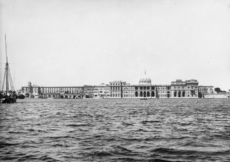 قصر رأس التين مقر الملك فؤاد الأول الصيفى على البحر، فى صورة مؤرخة بأغسطس 1931