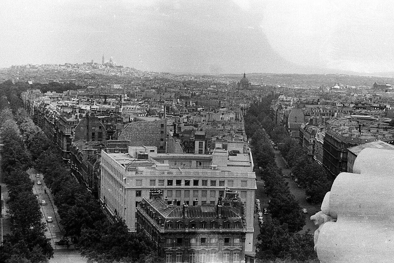 باريس من أعلى قوس النصر نحو عام 1965؛ ففى فرنسا جرى تعريف قرمان بضابط المخابرات المصرية (صورة أرشيفية)